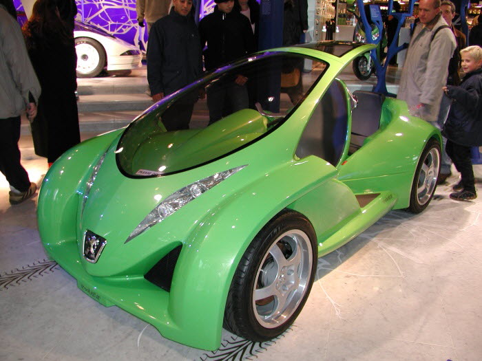 Champs-Elys�es: Peugeot